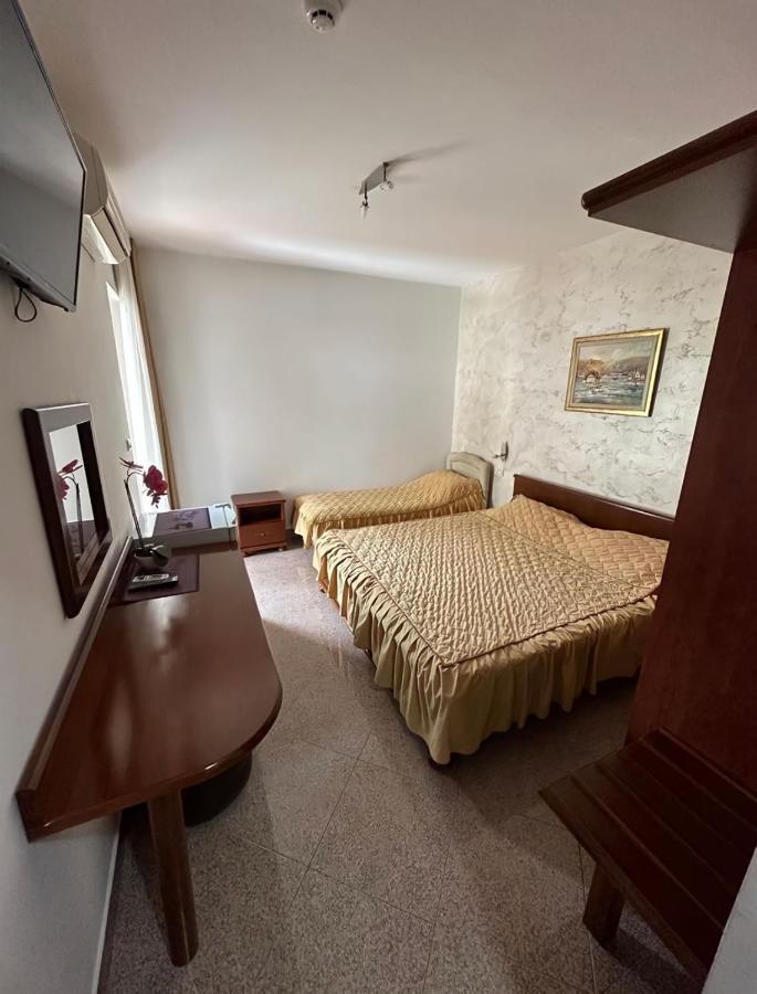 Hotel Suzana Budva Extérieur photo